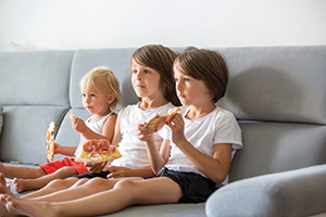 Manger devant la télévision